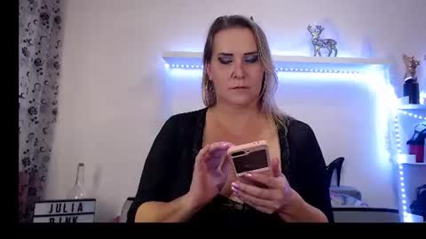 Julia online show from February 2026 11:00:01 PM