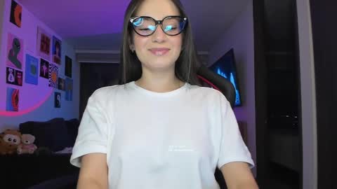 Snapshot of julidavila chatting on June 2026 02:16:02 AM Jeimy Help me to reach 100 thumbs up online show from June 2026 02:16:02 AM