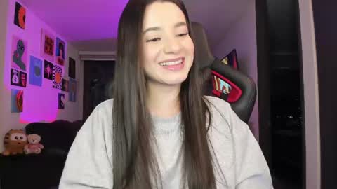 Snapshot of julidavila chatting on July 2026 01:30:01 AM Jeimy Help me to reach 100 thumbs up online show from July 2026 01:30:01 AM