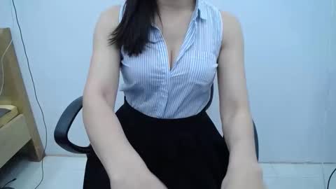 Snapshot of julie9x chatting on May 2026 10:04:02 PM julie9x online show from May 2026 10:04:02 PM