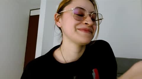 Snapshot of julie_autmn_ chatting on March 2026 09:12:01 PM yules online show from March 2026 09:12:01 PM