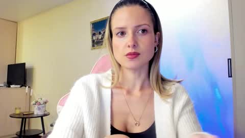 Julie online show from October 2025 04:51:02 PM