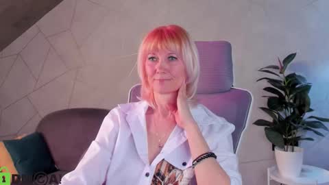 Julie Lucasss online show from March 2026 09:03:01 AM