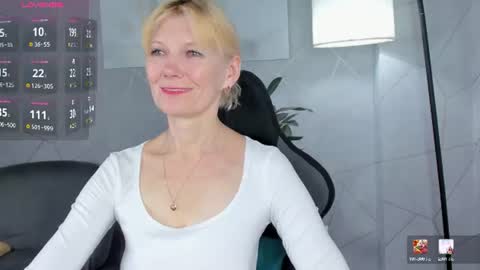 Snapshot of julie_lucasss chatting on June 2026 12:00:01 AM Julie Lucasss online show from June 2026 12:00:01 AM