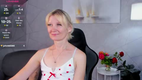 Snapshot of julie_lucasss chatting on July 2026 12:58:02 AM Julie Lucasss online show from July 2026 12:58:02 AM