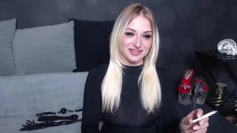 julia online show from October 2025 09:34:02 PM