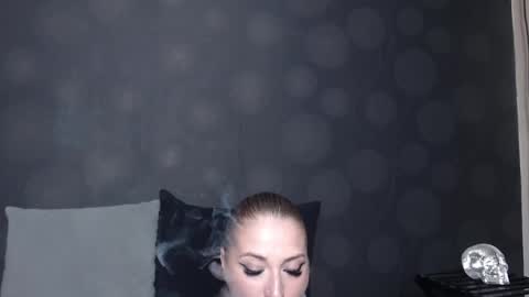 julia online show from October 2025 11:27:01 PM