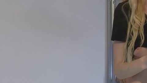 Julia online show from October 2025 01:31:01 AM