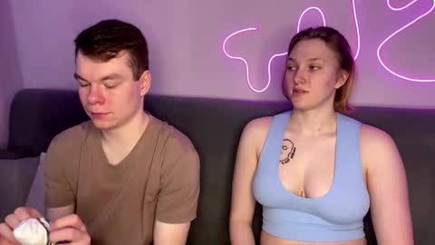 Julie and Thomas online show from December 2025 07:49:01 AM