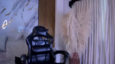 Snapshot of juliensaint_ chatting on July 2026 11:45:02 AM Julien online show from July 2026 11:45:02 AM
