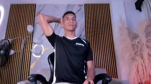 Snapshot of juliensaint_ chatting on July 2026 11:49:02 AM Julien online show from July 2026 11:49:02 AM
