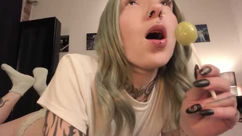 Snapshot of juliet_sourire chatting on February 2025 02:12:01 AM juliet_sourire online show from February 2025 02:12:01 AM