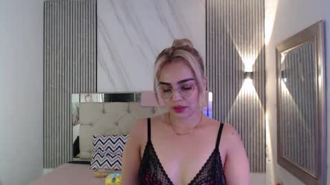 julieta__fox_ online show from April 2026 03:50:02 AM