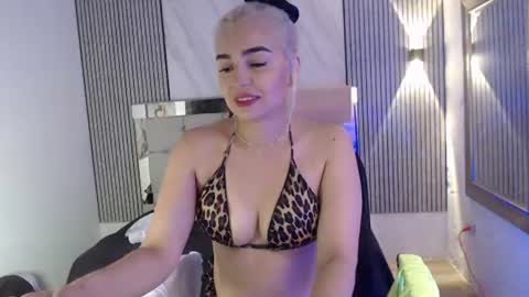 Snapshot of julieta__fox_ chatting on July 2026 03:49:02 PM julieta__fox_ online show from July 2026 03:49:02 PM