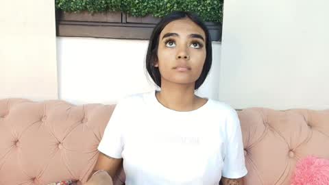 Snapshot of julieta_aguilar chatting on April 2026 07:06:01 PM Juli online show from April 2026 07:06:01 PM