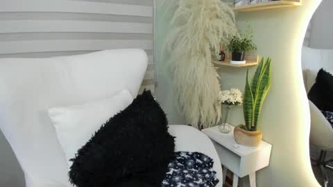 Snapshot of julieta_evans_1 chatting on April 2026 12:46:02 AM Julieta online show from April 2026 12:46:02 AM