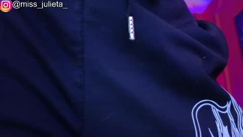 Snapshot of julieta_russell chatting on June 2026 11:32:01 AM Julieta online show from June 2026 11:32:01 AM