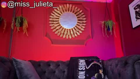 Snapshot of julieta_russell chatting on June 2026 11:37:01 AM Julieta online show from June 2026 11:37:01 AM