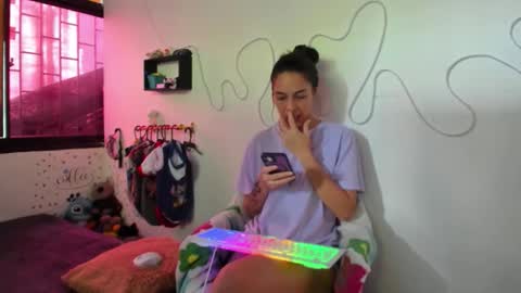 Snapshot of juliette_sweet05 chatting on October 2025 05:10:02 PM juliette online show from October 2025 05:10:02 PM