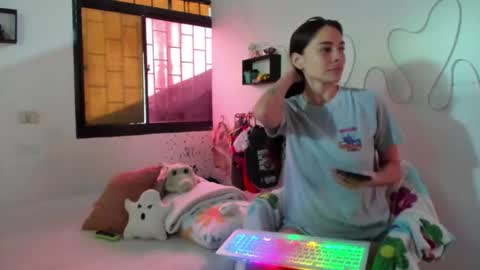 Snapshot of juliette_sweet05 chatting on October 2025 02:49:01 PM juliette online show from October 2025 02:49:01 PM