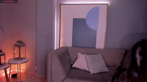 Juliette Moreau online show from April 2026 07:17:02 PM