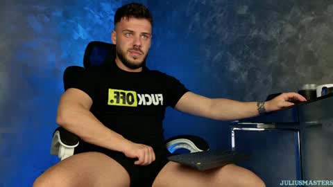 JULiUS   online show from April 2026 07:03:02 PM