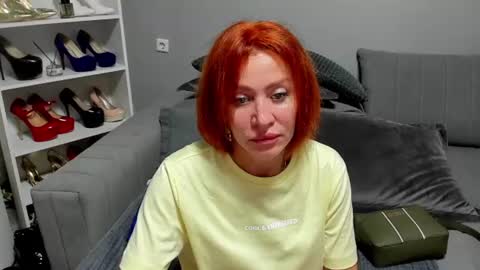 jullia_moor online show from June 2026 10:57:01 PM