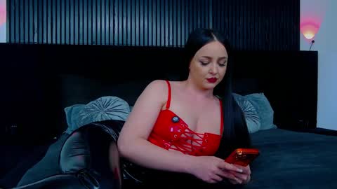 Snapshot of julliamilerrr chatting on May 2026 09:48:01 AM Julia online show from May 2026 09:48:01 AM