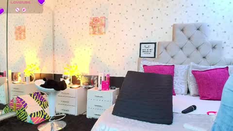 Julieta Reyes   online show from May 2026 11:59:02 AM