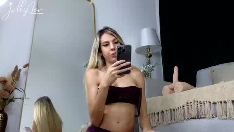 Snapshot of jully_lov chatting on December 2024 09:39:02 PM Jully Lov online show from December 2024 09:39:02 PM