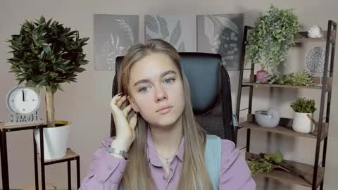 junewoods online show from November 2025 07:42:02 AM