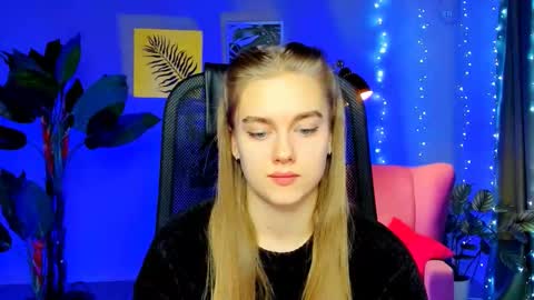 junewoods online show from January 2026 08:19:02 AM