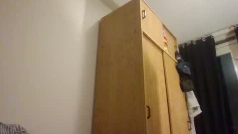 jungel_boy online show from September 2025 06:32:02 PM