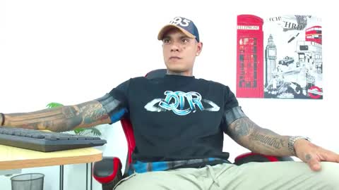 juniior_333 online show from November 2025 08:32:01 PM