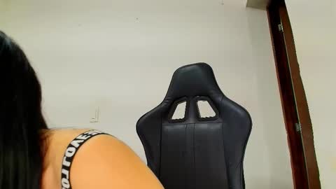Snapshot of just_isa chatting on March 2026 09:18:01 PM Isa y Luci online show from March 2026 09:18:01 PM