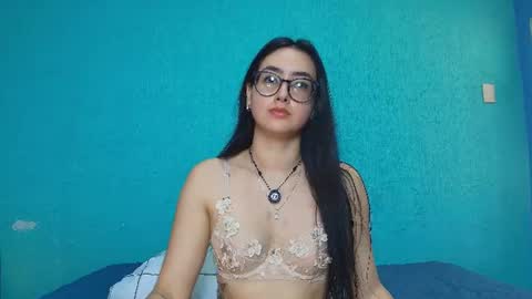 Snapshot of just_isa chatting on June 2026 02:53:01 PM Isa y Luci online show from June 2026 02:53:01 PM