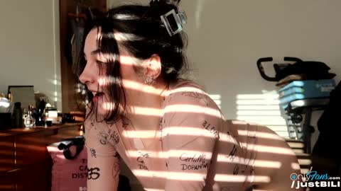 Snapshot of justbecauseiloveit chatting on January 2025 10:08:01 AM Billie B William online show from January 2025 10:08:01 AM