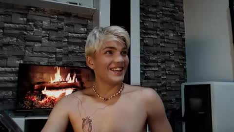 Snapshot of justin_cutie chatting on November 2025 07:04:01 PM U bf Justin online show from November 2025 07:04:01 PM