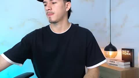 Justin online show from December 2025 08:05:01 PM