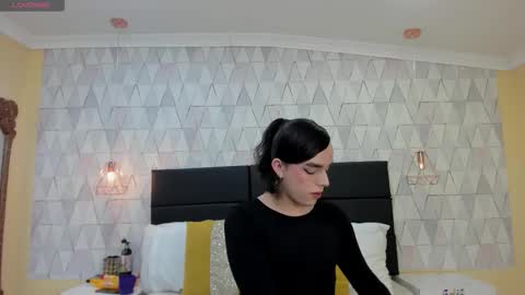 Justine online show from October 2025 04:59:01 AM