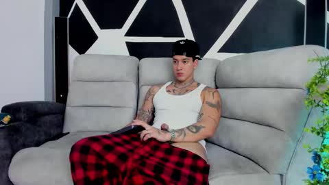 justinfuller_31 online show from November 2025 04:51:01 PM