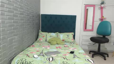 juviaandgray online show from January 2025 01:48:01 AM