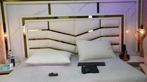 kaarol_sm online show from May 2026 03:04:02 AM