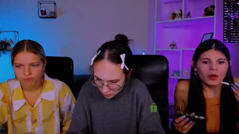 kaela_spell_ online show from November 2025 08:57:01 PM