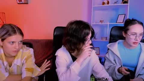 kaela_spell_ online show from December 2025 08:37:02 PM