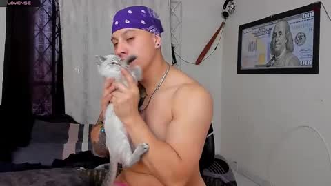 Kaledd musclees room Master online show from December 2024 10:06:01 PM