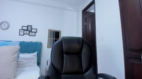 Kamilalopez online show from November 2025 11:04:02 PM