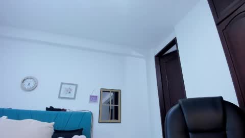 Kamilalopez online show from May 2026 09:43:01 PM