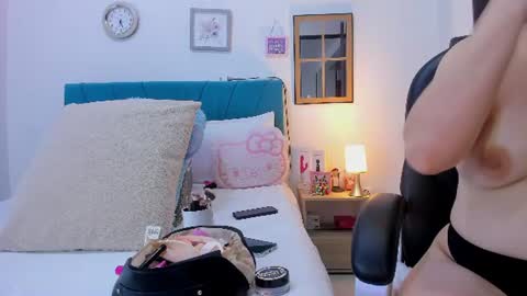 Snapshot of kam_lopez chatting on June 2026 08:42:01 PM Kamilalopez online show from June 2026 08:42:01 PM