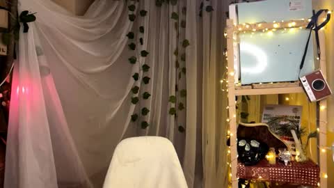 Snapshot of kamila__moore chatting on February 2026 03:54:01 PM Kamila online show from February 2026 03:54:01 PM